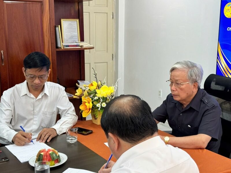 Đại diện Kim Long Phát tham dự buổi gặp mặt Chủ tịch Trung ương Hội Giáo dục Chăm sóc Sức khỏe Cộng đồng Việt Nam (VACHE) 2 Chủ tịch Trung ương Hội Giáo dục Chăm sóc Sức khỏe Cộng đồng Việt Nam (VACHE) trong buổi làm việc cùng các đại biểu tại văn phòng Kim Long Phát