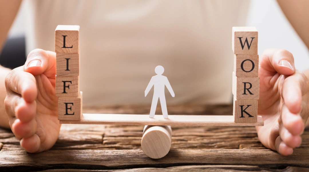 Dấu hiệu cho thấy bạn đang stress công việc 1 Mất cân bằng giữa công việc và cuộc sống, dẫn đến stress công việc