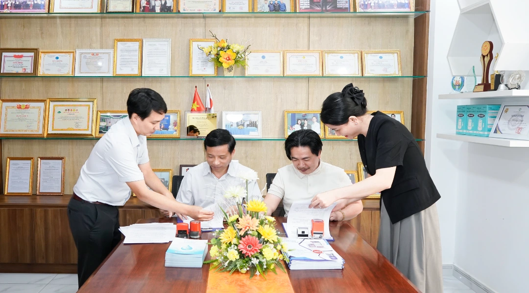 Lễ ký kết hợp tác chiến lược giữa Công ty Cổ phần Tập đoàn Kim Long Phát và Công ty TNHH nghiên cứu đầu tư TMDV Y khoa Lạc Việt diễn ra tốt đẹp