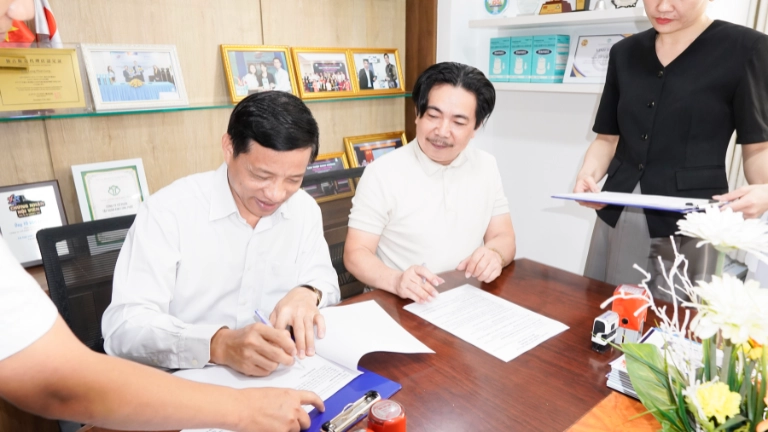 Lễ ký kết hợp tác chiến lược giữa Công ty Cổ phần Tập đoàn Kim Long Phát và Công ty TNHH nghiên cứu đầu tư TMDV Y khoa Lạc Việt