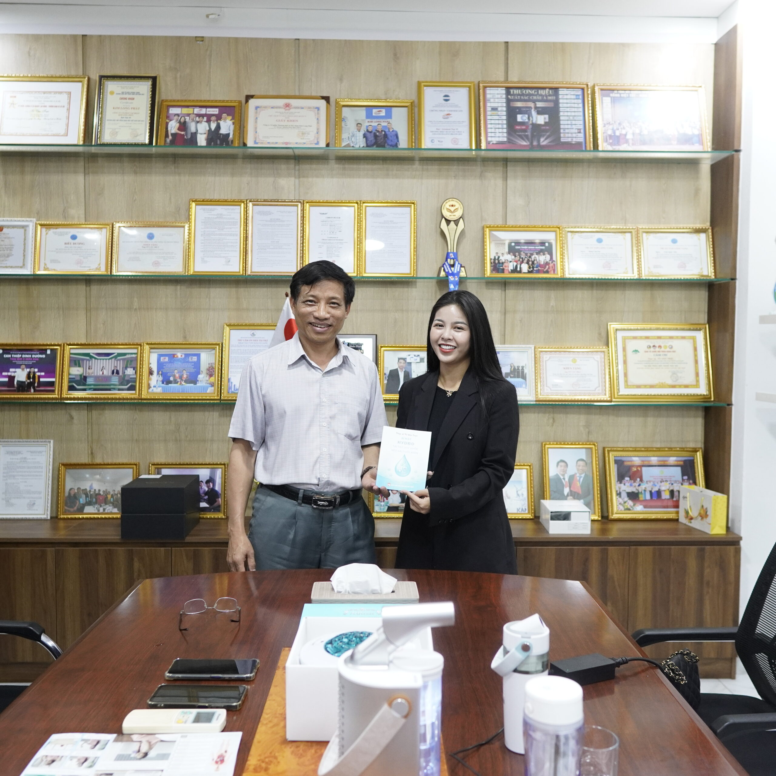 Ms. Dương Thị Hồng Cẩm ghé thăm Kim Long Phát – Tìm hiểu công nghệ Hydro FLAX Nhật Bản và tiềm năng ứng dụng trong Spa, thẩm mỹ 3 DSC5671 scaled