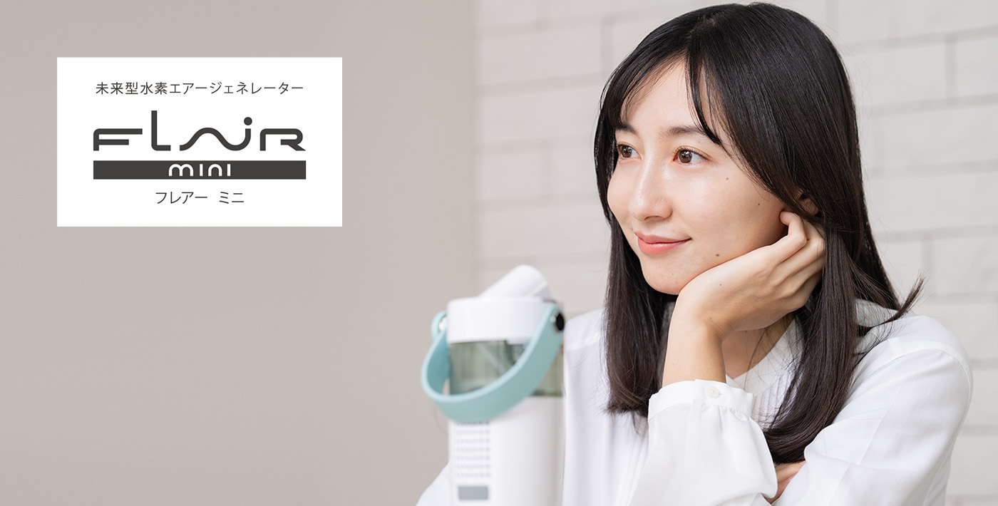 máy hít khí hydro FLAIR mini cầm tay khi sử dụng